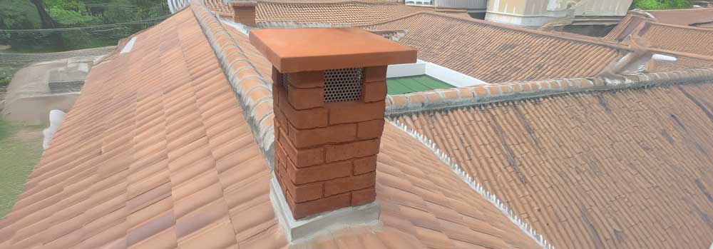 El Conjunto Etna sobre un tejado de teja terracota